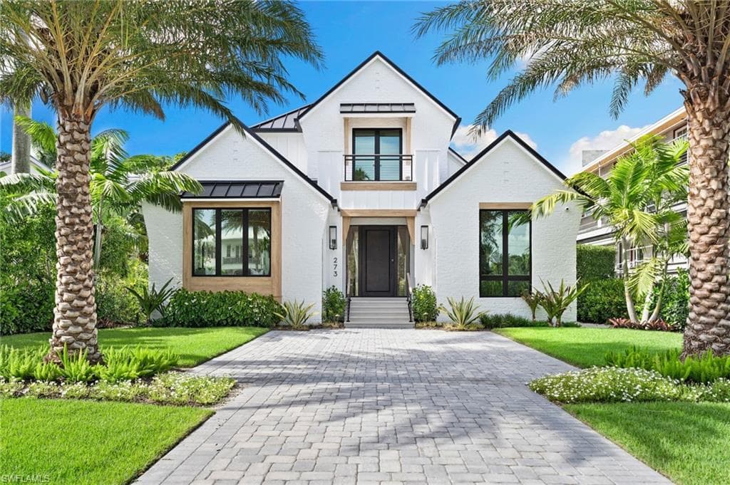 273 10th Ave S, Naples, FL 34102-13