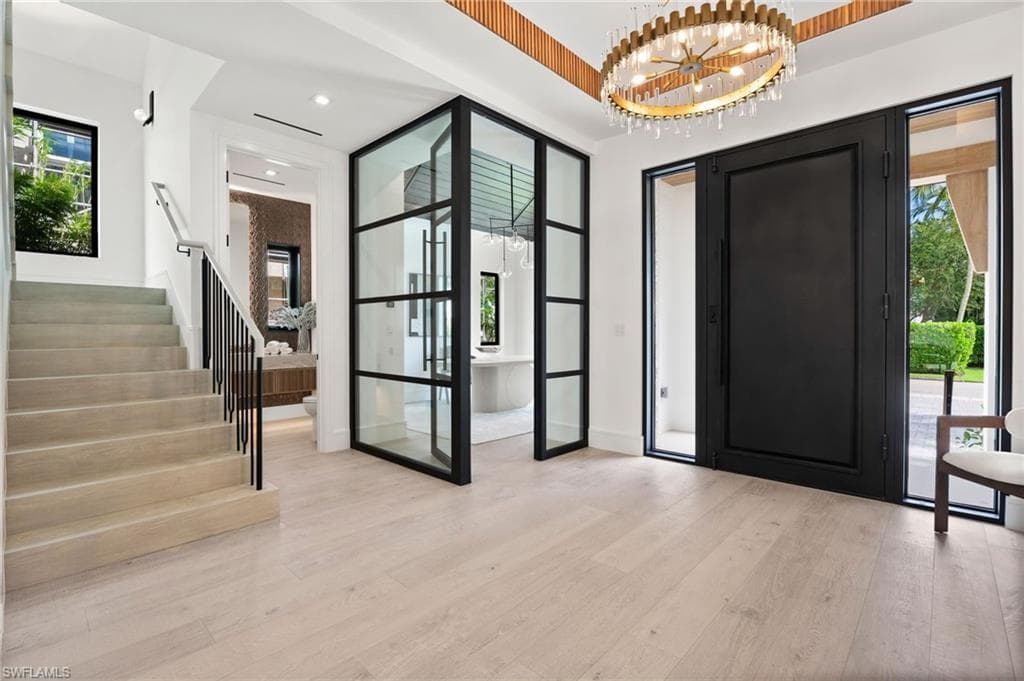 273 10th Ave S, Naples, FL 34102-4