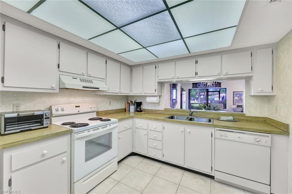1733 Courtyard Way 104, Naples, FL 34112-6