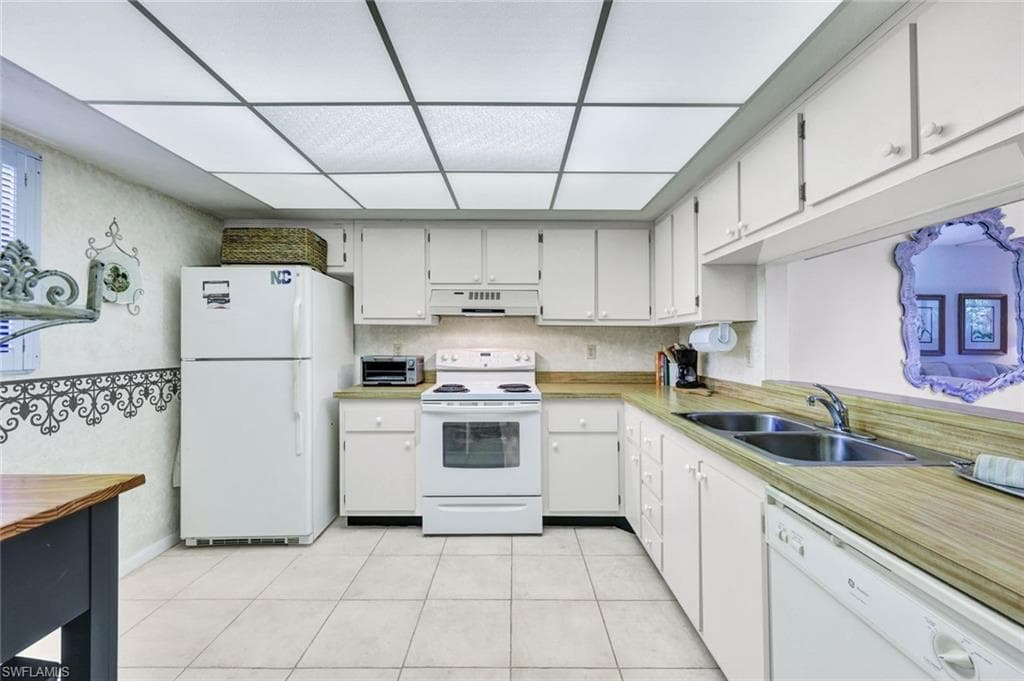 1733 Courtyard Way 104, Naples, FL 34112-7