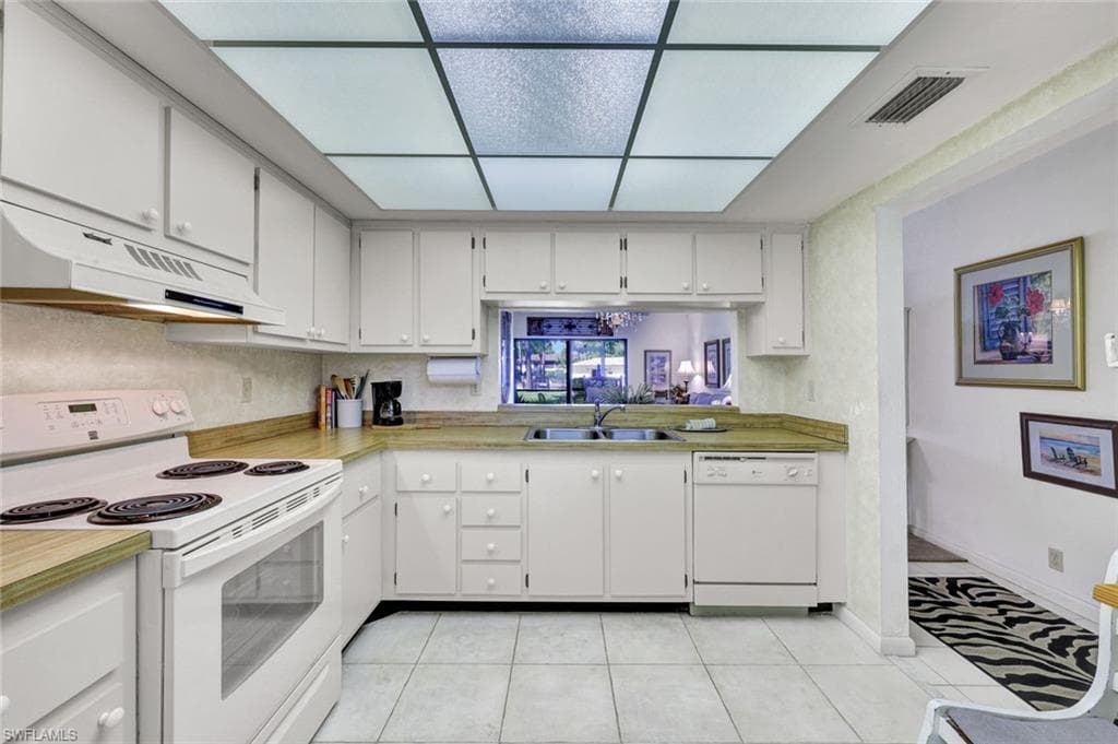 1733 Courtyard Way 104, Naples, FL 34112-8