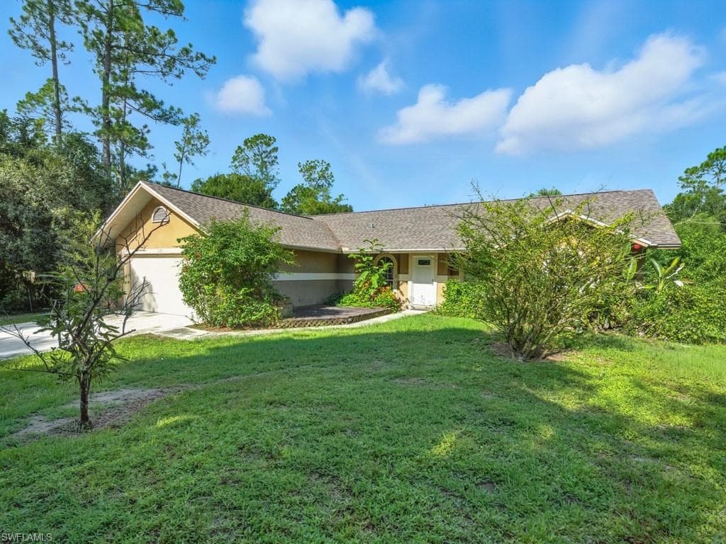 121 16th St NE, Naples, FL 34120-11