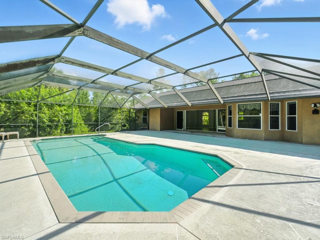 121 16th St NE, Naples, FL 34120-14