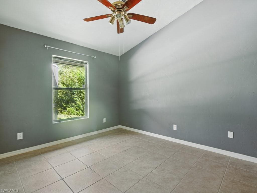 121 16th St NE, Naples, FL 34120-19