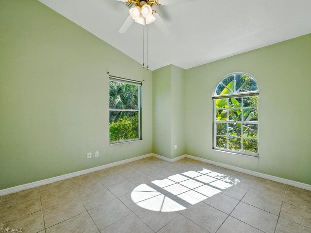 121 16th St NE, Naples, FL 34120-20