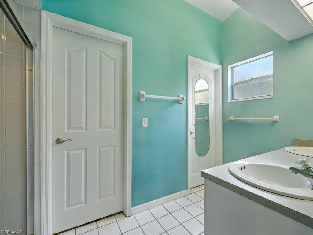 121 16th St NE, Naples, FL 34120-23