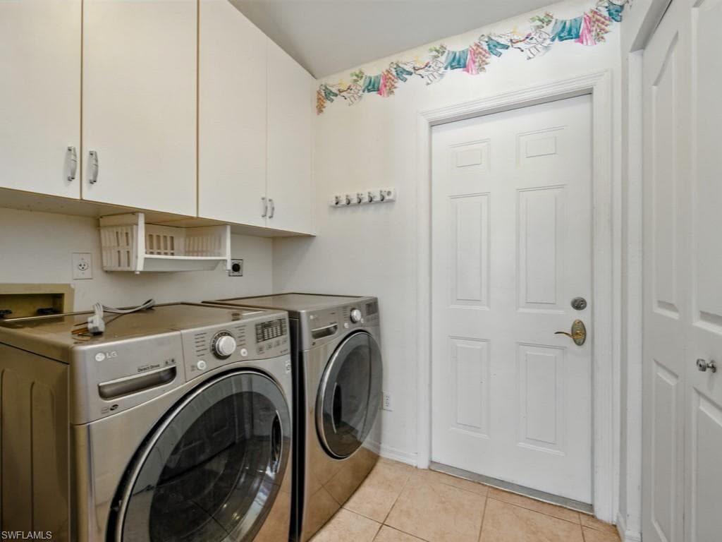 121 16th St NE, Naples, FL 34120-24
