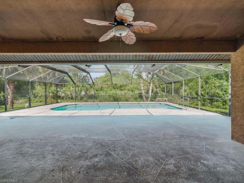 121 16th St NE, Naples, FL 34120-25