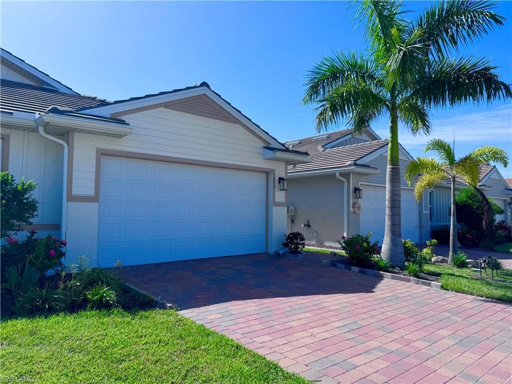 1073 Tranquil Brook Dr, Naples, FL 34114-2