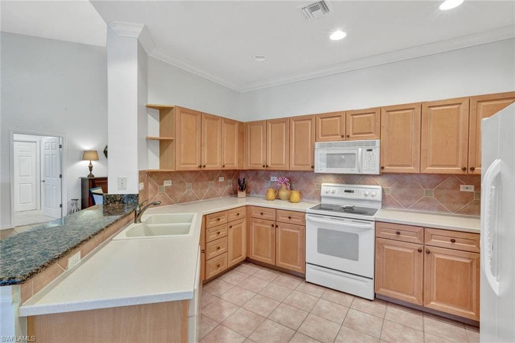 8275 Danbury Blvd 203, Naples, FL 34120-10