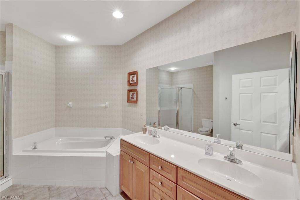 8275 Danbury Blvd 203, Naples, FL 34120-20