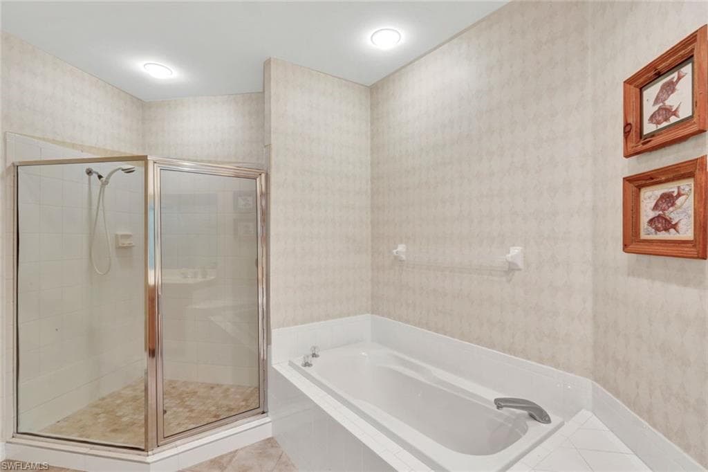 8275 Danbury Blvd 203, Naples, FL 34120-21