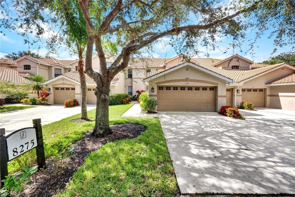 8275 Danbury Blvd 203, Naples, FL 34120-1