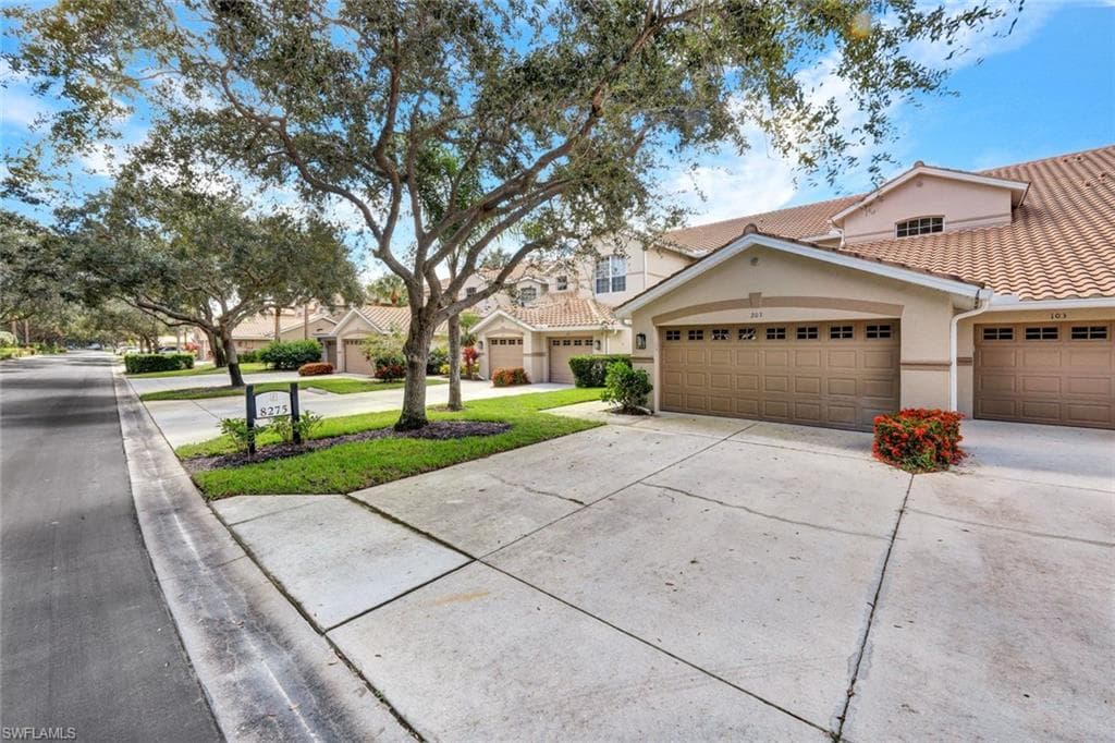 8275 Danbury Blvd 203, Naples, FL 34120-2