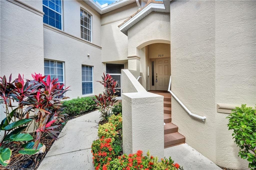 8275 Danbury Blvd 203, Naples, FL 34120-4