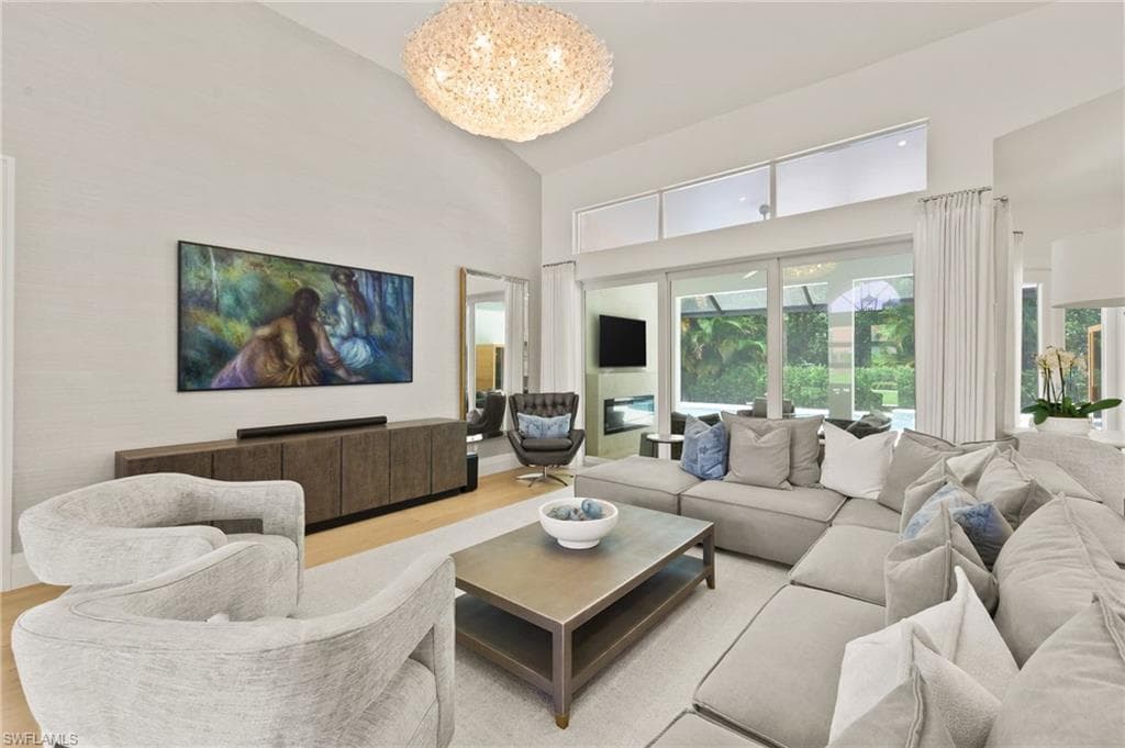 6689 Mill Run Cir, Naples, FL 34109-9