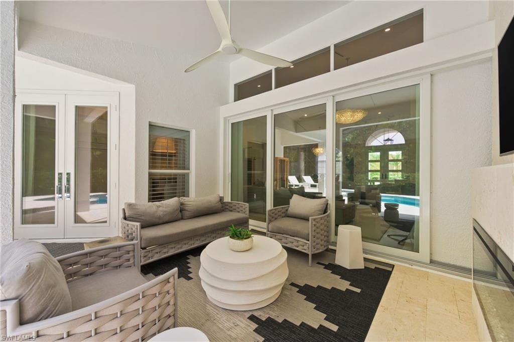6689 Mill Run Cir, Naples, FL 34109-16
