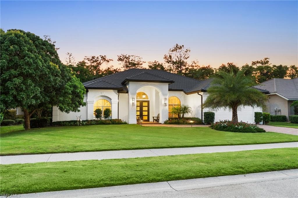 6689 Mill Run Cir, Naples, FL 34109-1
