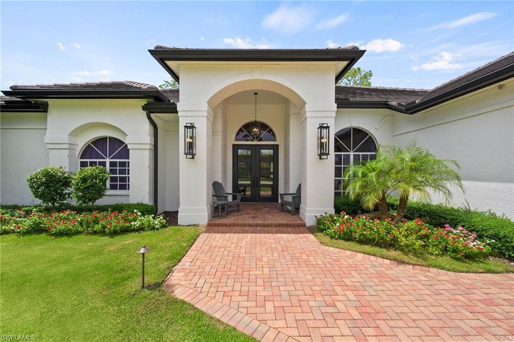 6689 Mill Run Cir, Naples, FL 34109-4