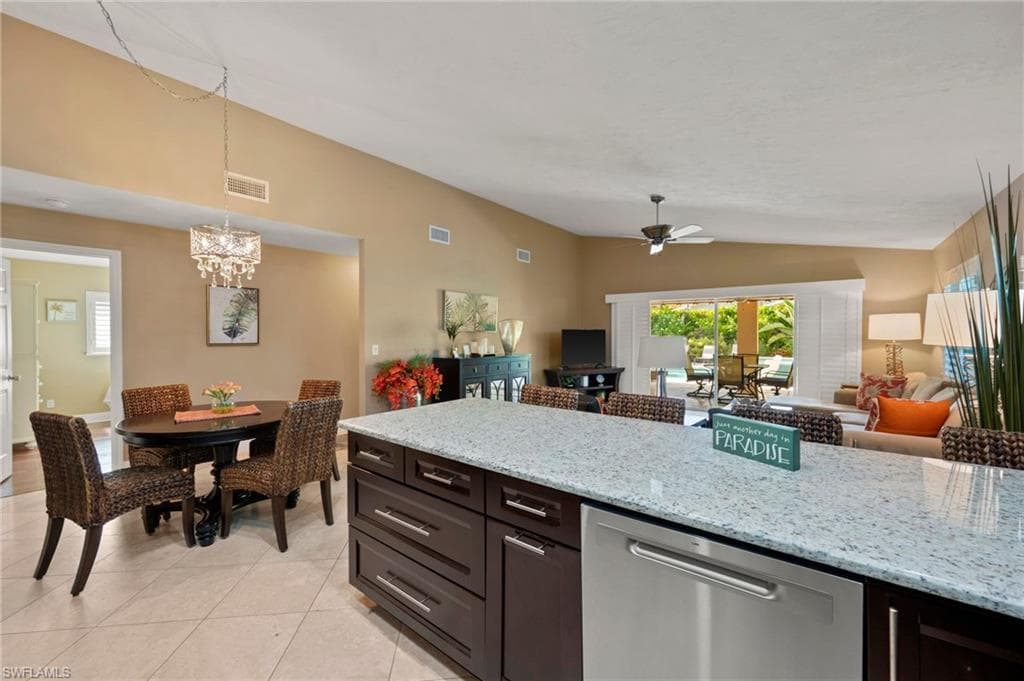 567 99th Ave N, Naples, FL 34108-9