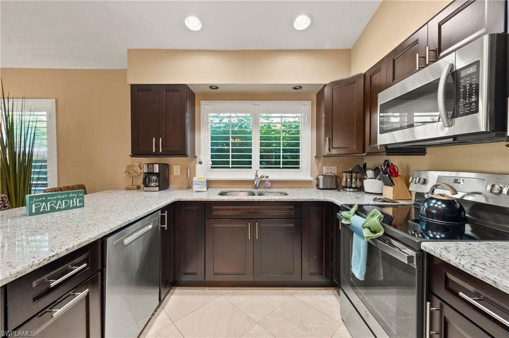 567 99th Ave N, Naples, FL 34108-14