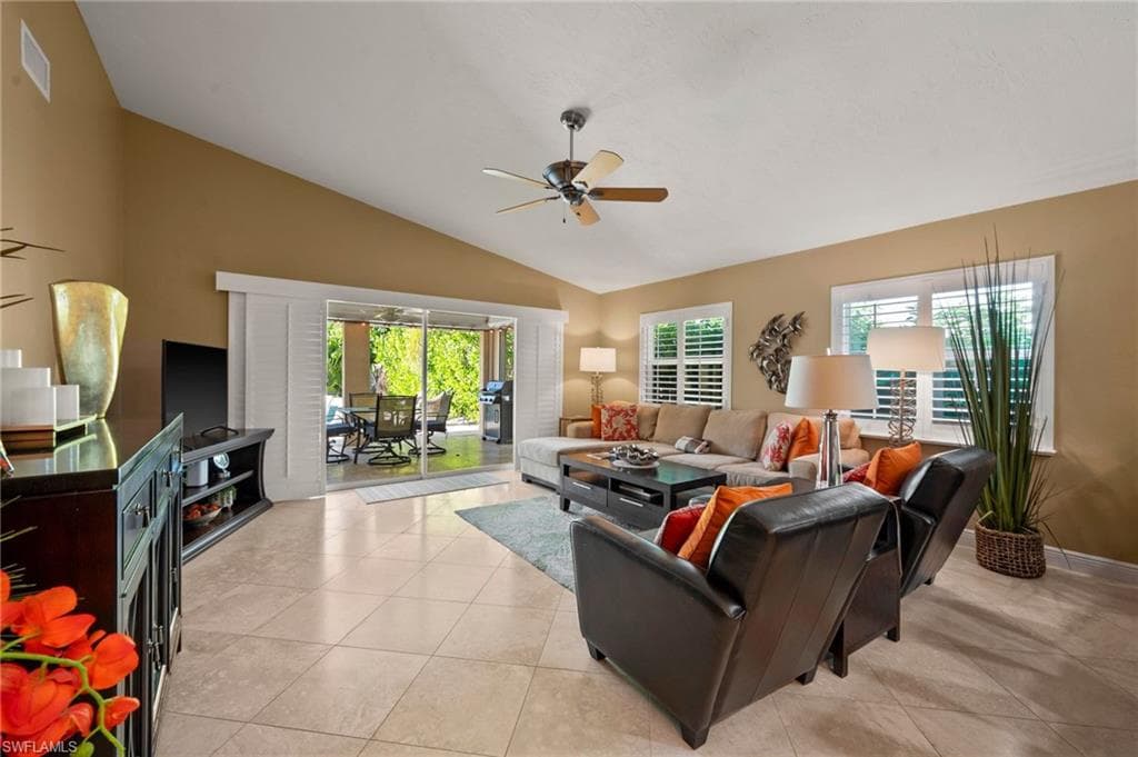 567 99th Ave N, Naples, FL 34108-15