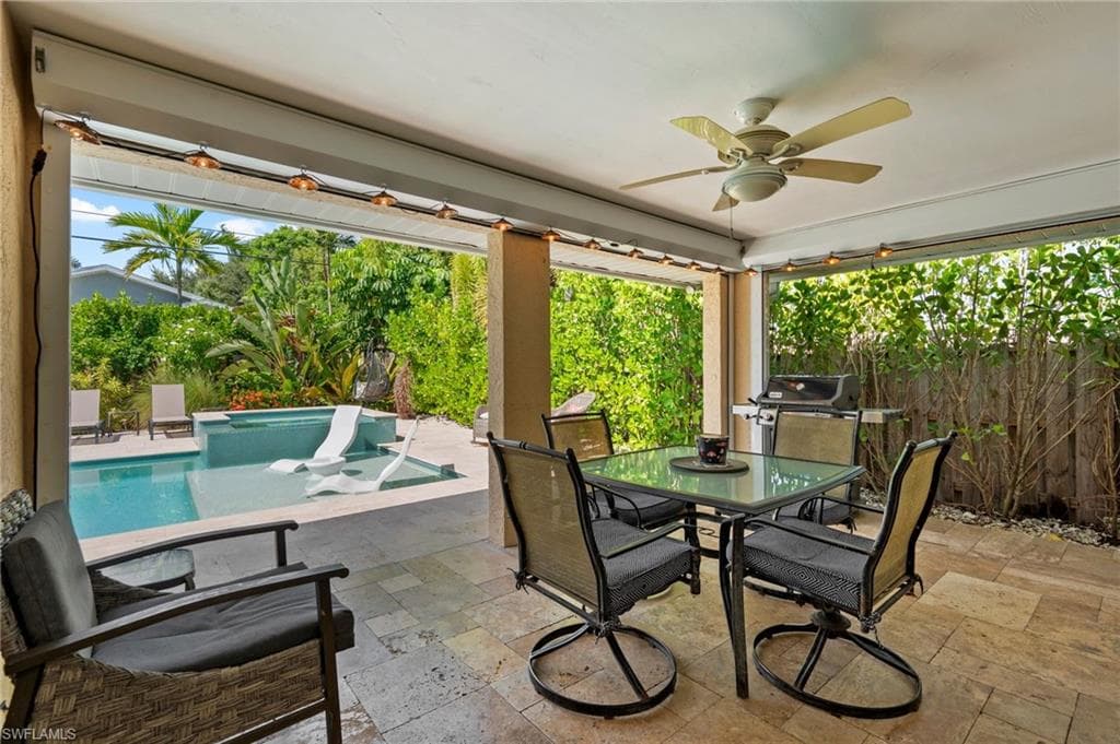 567 99th Ave N, Naples, FL 34108-17