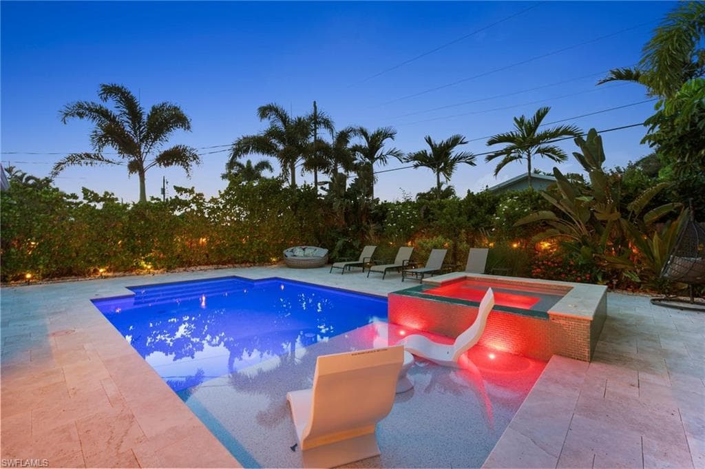 567 99th Ave N, Naples, FL 34108-1