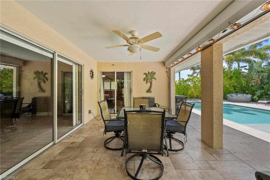 567 99th Ave N, Naples, FL 34108-19