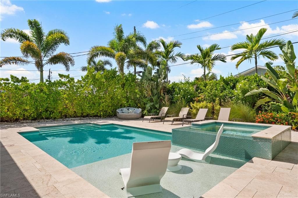 567 99th Ave N, Naples, FL 34108-20