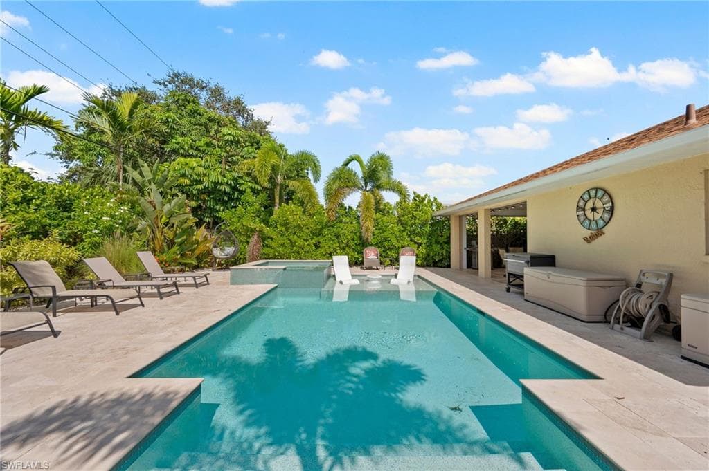567 99th Ave N, Naples, FL 34108-22