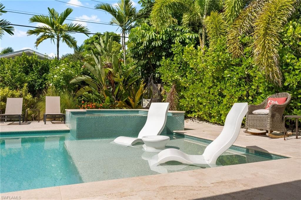 567 99th Ave N, Naples, FL 34108-23