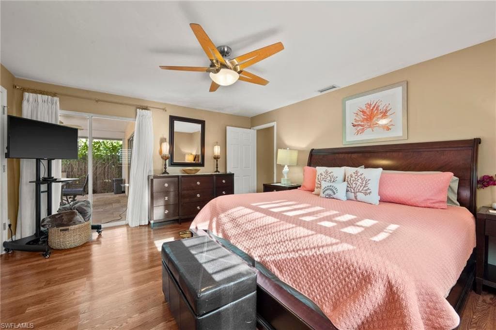 567 99th Ave N, Naples, FL 34108-25