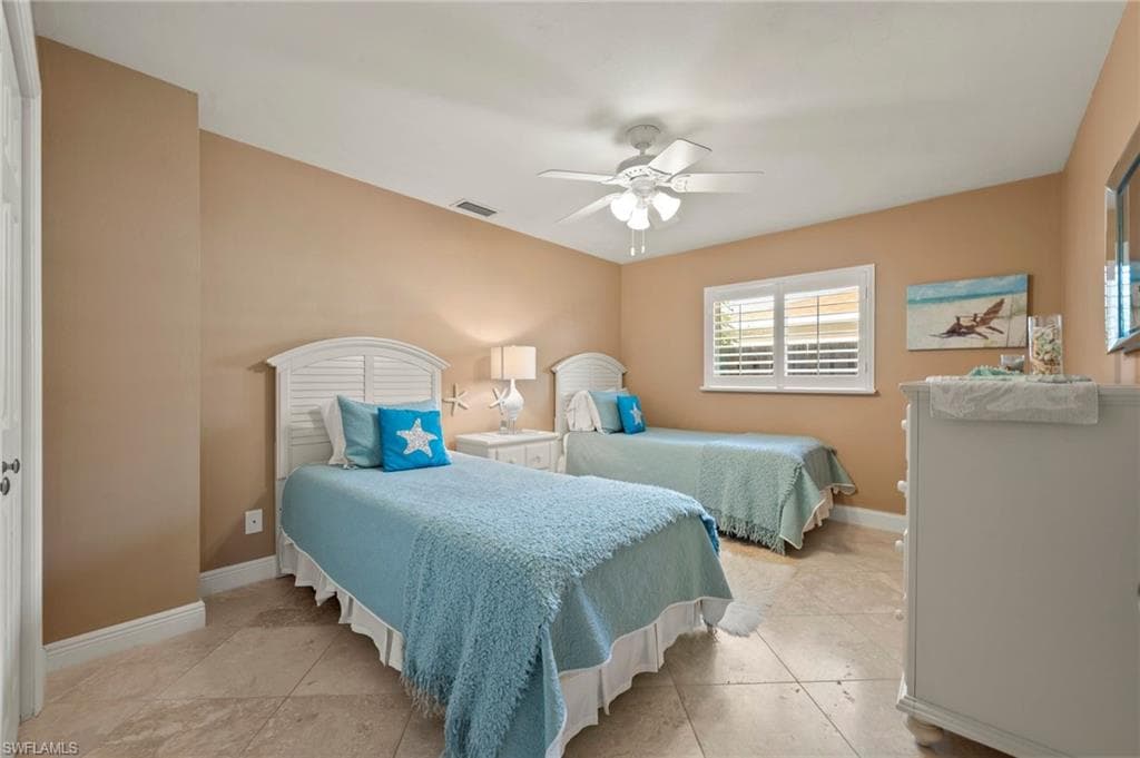 567 99th Ave N, Naples, FL 34108-29
