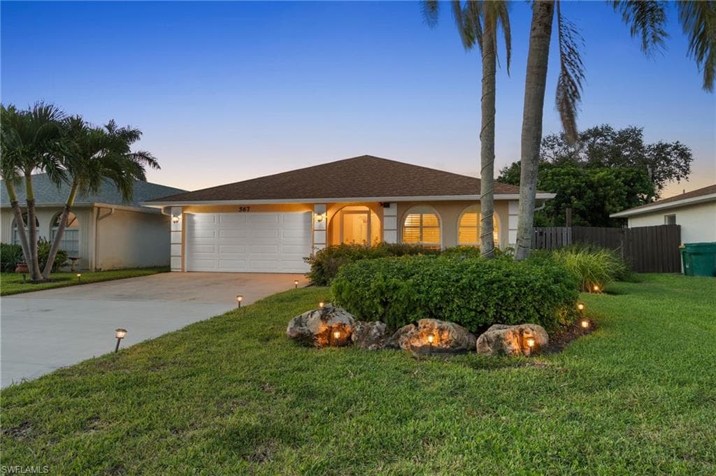 567 99th Ave N, Naples, FL 34108-33