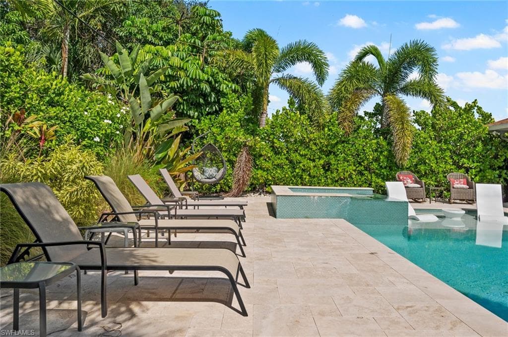 567 99th Ave N, Naples, FL 34108-35