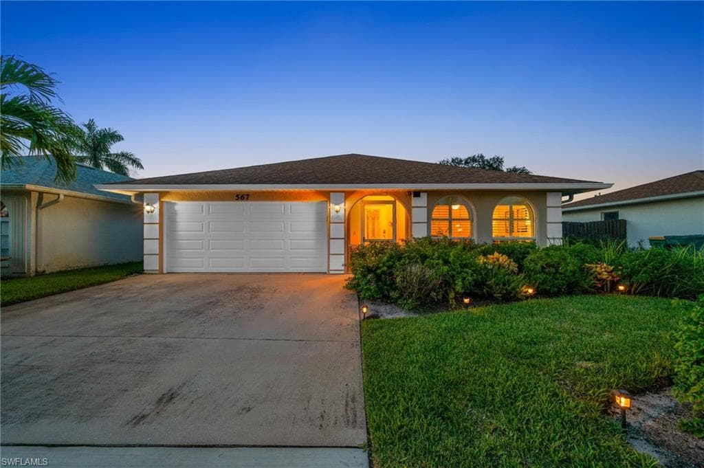 567 99th Ave N, Naples, FL 34108-3