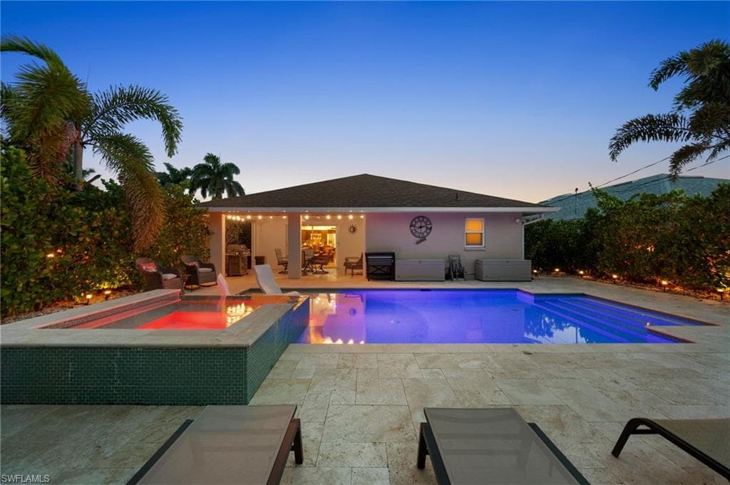 567 99th Ave N, Naples, FL 34108-4