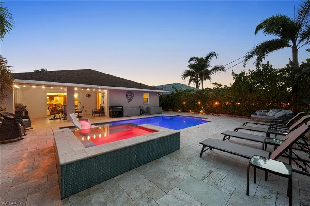 567 99th Ave N, Naples, FL 34108-5