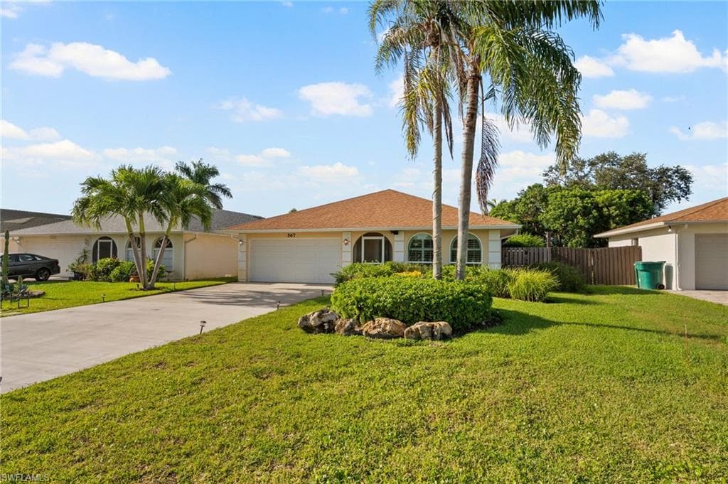 567 99th Ave N, Naples, FL 34108-6