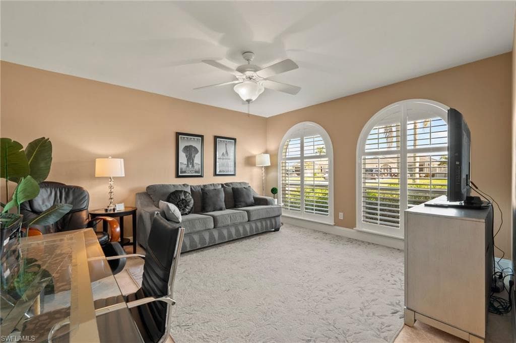 567 99th Ave N, Naples, FL 34108-8