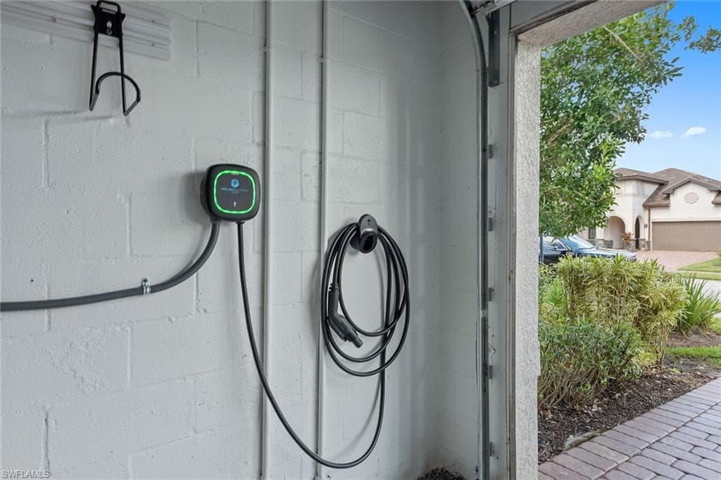 2768 Amaranda Ct, Naples, FL 34114-31