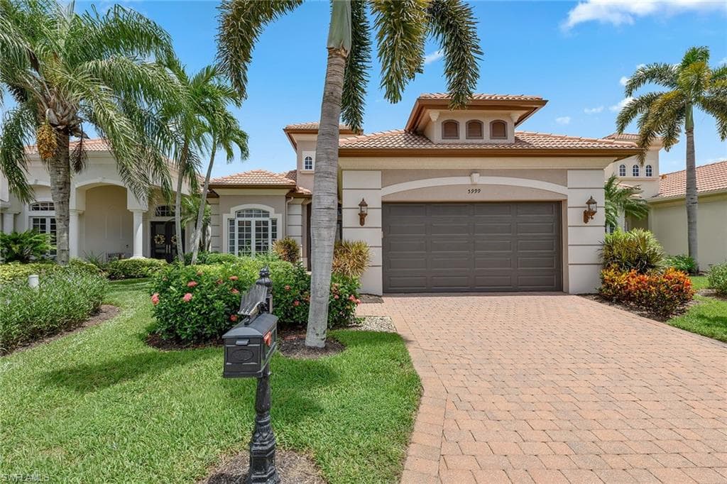 5999 Hammock Isles Cir, Naples, FL 34119-1