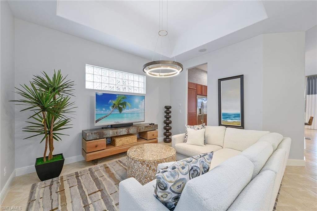 5999 Hammock Isles Cir, Naples, FL 34119-21
