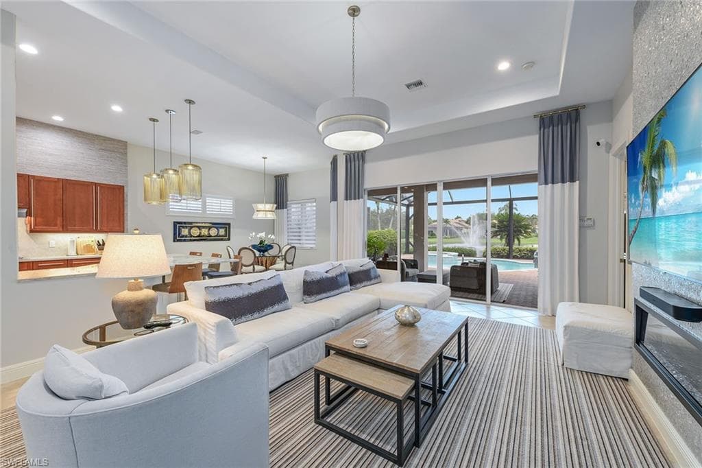 5999 Hammock Isles Cir, Naples, FL 34119-5