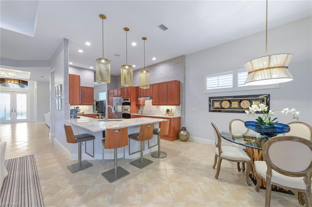 5999 Hammock Isles Cir, Naples, FL 34119-8