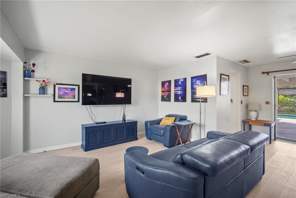 212 Willowick Dr, Naples, FL 34110-9