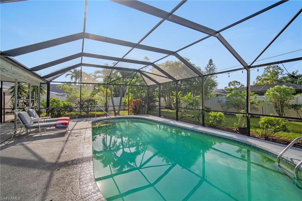 212 Willowick Dr, Naples, FL 34110-25