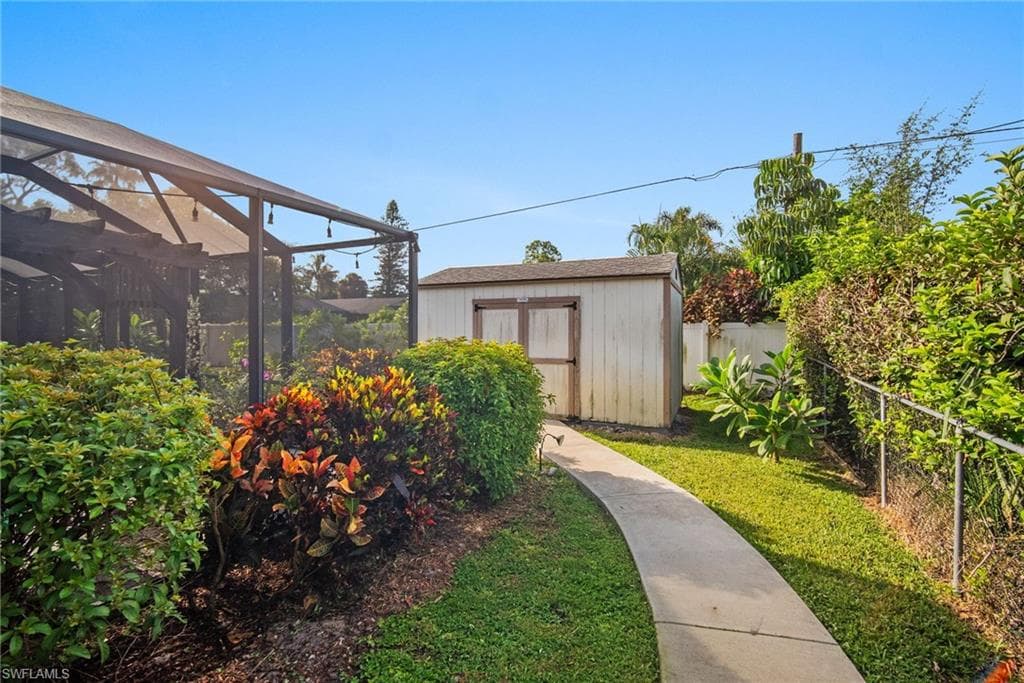 212 Willowick Dr, Naples, FL 34110-27
