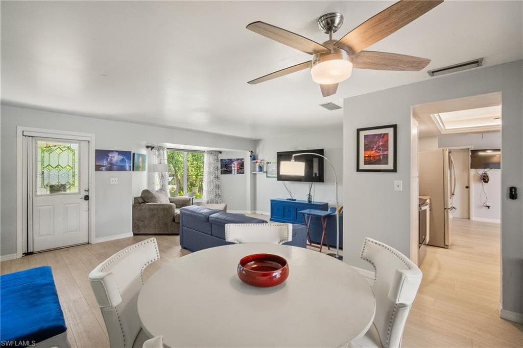 212 Willowick Dr, Naples, FL 34110-4